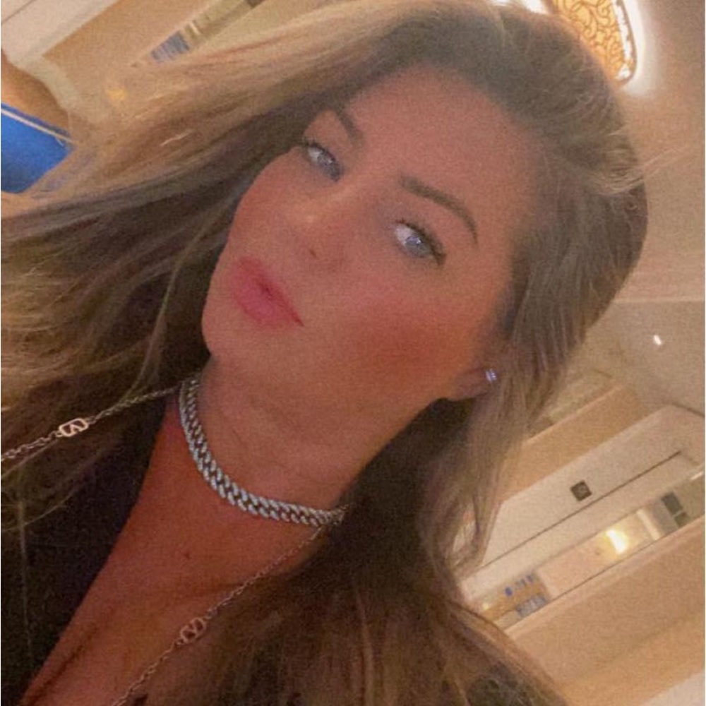 Meet your Posher, Ariela